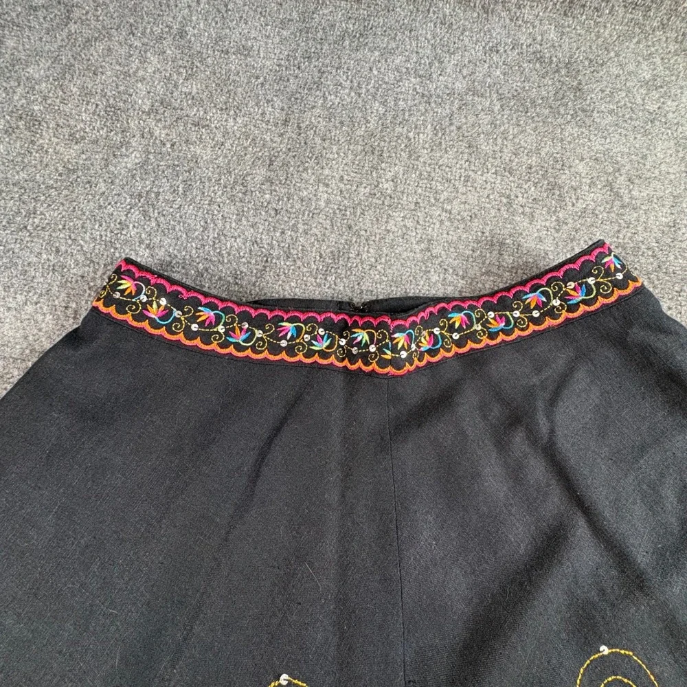VTG Y2K‎ Willi Smith Skirt 4 Black Embroidered Floral Boho Festival Whimsigoth